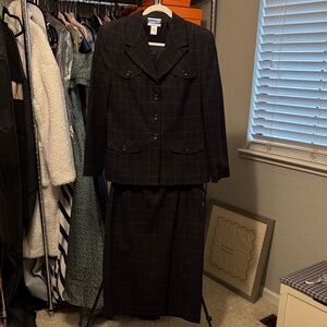 Pendleton Women's Plaid Blazer/Skirt Set-Circa unknown but is in EUC! 100% wool
